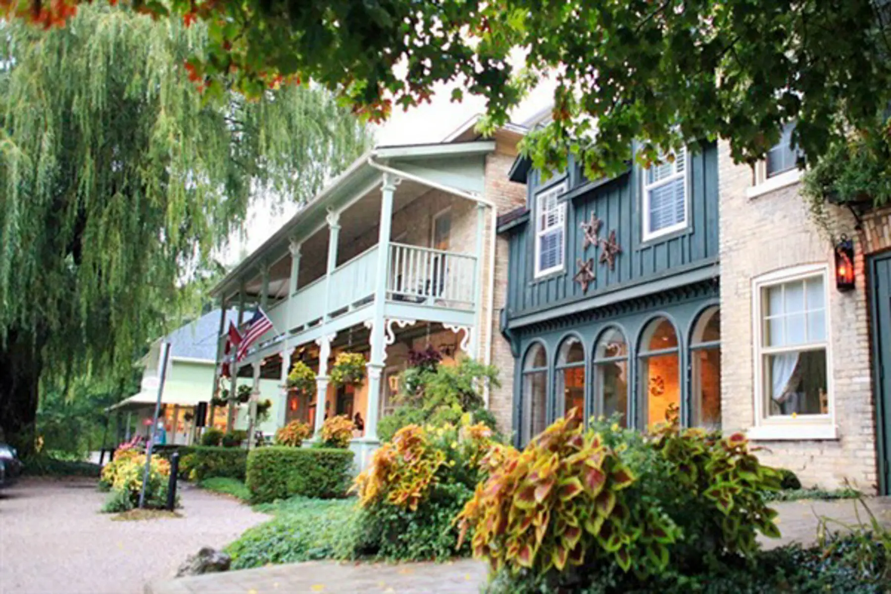 Summer lakeview beachfront cottage vacation rental pet friendly 4bedroom bayfield goderich grand bend lake huron ontario cottage rental 3