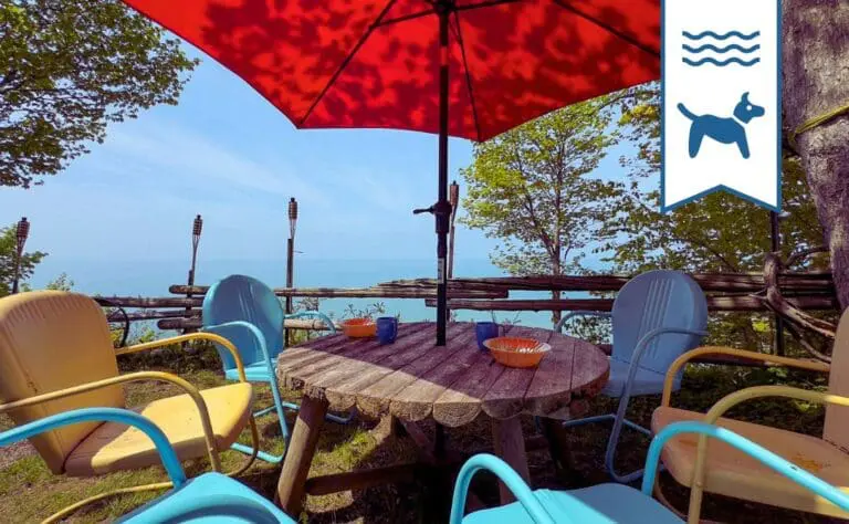 FEATURE Jervis Bay vacation rental pet friendly 2 bedroom lakefront beachfront bayfield goderich grand bend lake huron ontario summer cottage rental 768x474