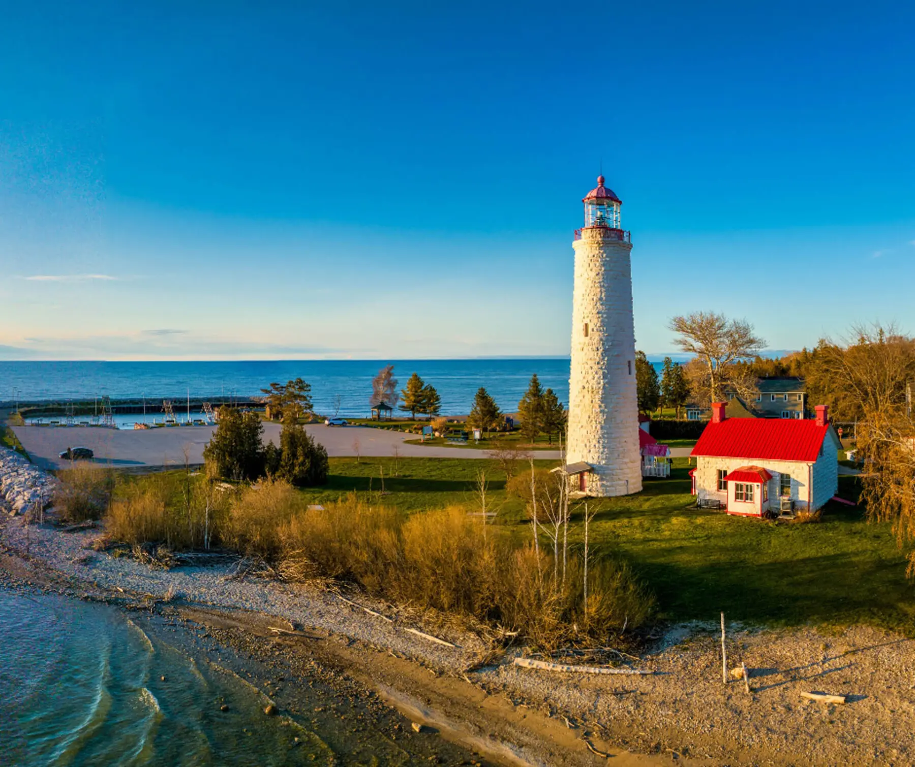 Point Clark lakeview beachfront cottage vacation rental pet friendly 2bedroom bayfield goderich grand bend lake huron ontario cottage rental