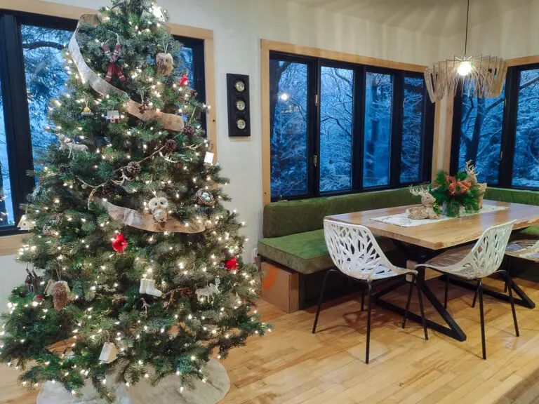 HideAway 3 bedroom Christmas Winter Lakefront Lakeview cottage rental bayfield grandbend lake huron ontario 1