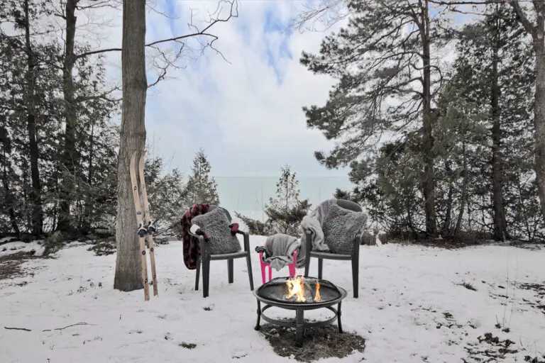 HideAway 3 bedroom Winter Lakefront Lakeview cottage rental bayfield grandbend lake huron ontario 3