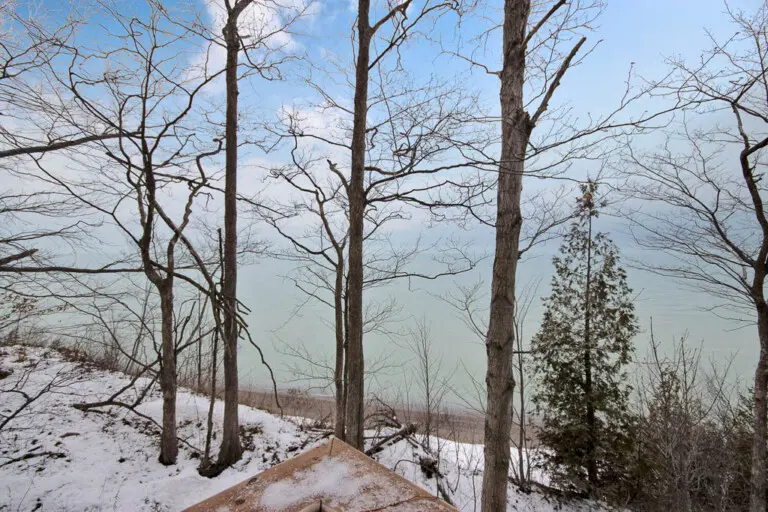 HideAway 3bedroom Lakefront Lakeview winter christmas cottage rental Bayfield GrandBend lake huron ontario