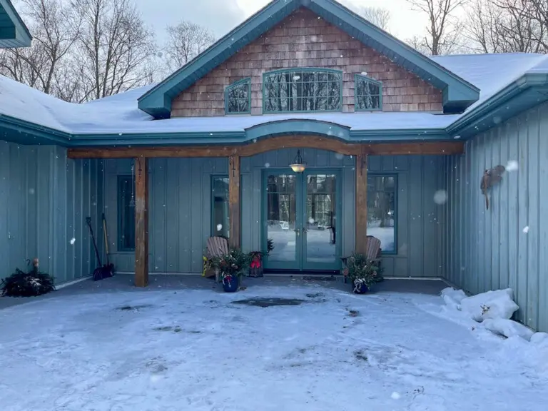 Stonewood lakeview beachfront cottage vacation rental pet friendly 4bedroom bayfield goderich grand bend lake huron ontario cottage rental 1