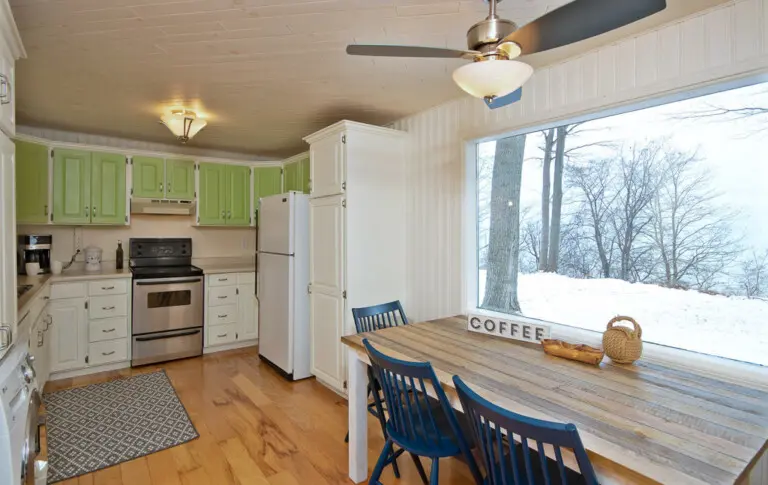 Sunset Serenity Shorehouse lakefront winter cottage rental ontario pet friendly cabin southern ontario resort christmas 26