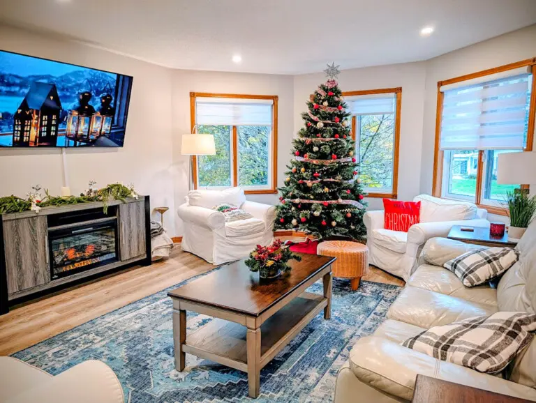 WINTER Lakeside Layover vacation rental pet friendly 3 bedroom bayfield goderich grand bend lake huron kincardine inverhuron ontario cottage rental