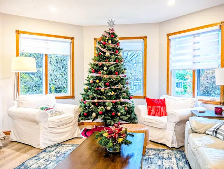 WINTER Lakeside Layover vacation rental pet friendly 3 bedroom bayfield goderich grand bend lake huron kincardine inverhuron ontario cottage rental 4