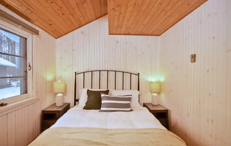 Sunset Serenity Shorehouse lakefront winter cottage rental ontario pet friendly cabin southern ontario resort christmas 11