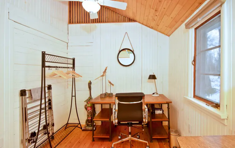 Sunset Serenity Shorehouse lakefront winter cottage rental ontario pet friendly cabin southern ontario resort christmas 14