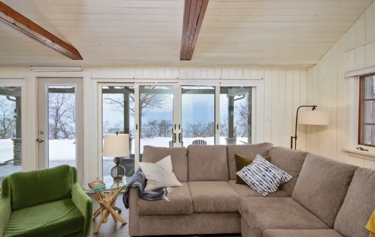 Sunset Serenity Shorehouse lakefront winter cottage rental ontario pet friendly cabin southern ontario resort christmas 16